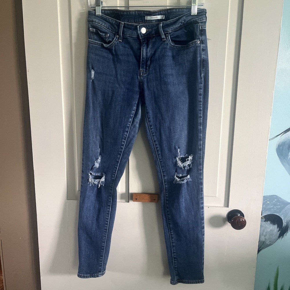 Levi's 711 Skinny Jeans, Women's Size 29 Classic Distressed Look with Modern Fit